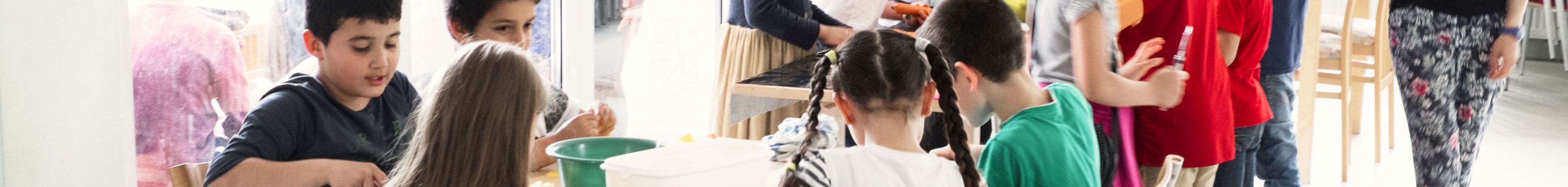 Kinder beim Kochen - Ausschnitt